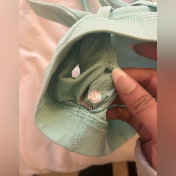 ❌SOLD❌ Lululemon Energy Bra Size 4 in Mint Green! Worn 5x, NEVER IN DRYER! - Picture 3 of 3